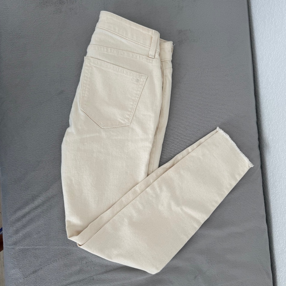 Vineyard Vines Straight Leg Jeans w/Frayed bottom